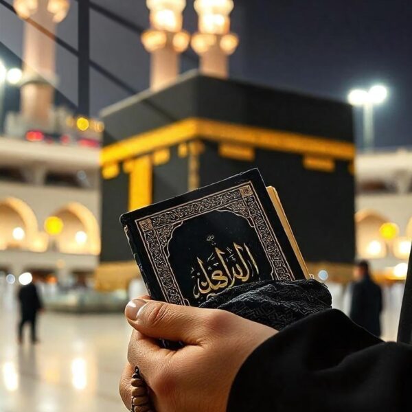 Kaaba Nights Close Up Gold & Black